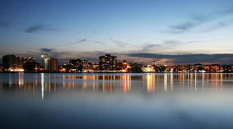 Kingston: Sunset Dinner Cruise - Live music, local commentary, and the sound problem