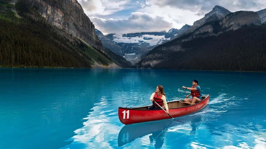 Lake Louise, Emerald Lake, Minnewanka Cruise & Banff Town - Guides can make the long day work