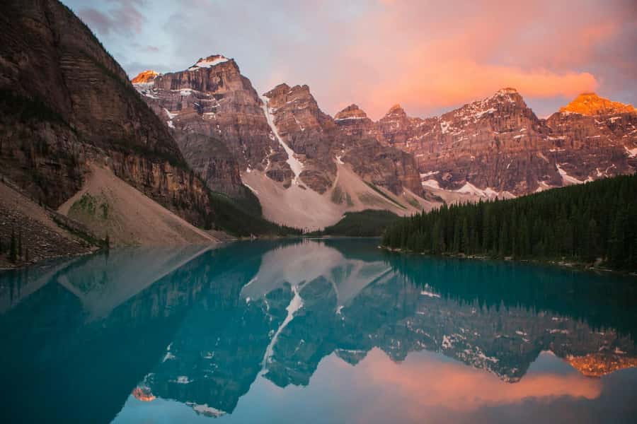 Lake Louise,Moraine,Emerald Lake,Johnston Canyon & BanffTour - Morning pickup from Calgary, Canmore, or Banff