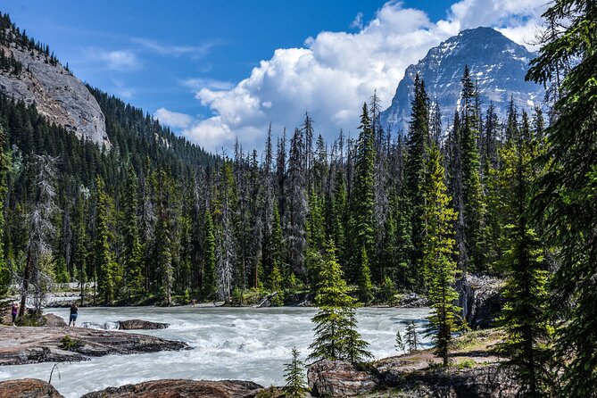 Lake Louise Moraine Lake Day Trip from Banff Calgary Canmore - Emerald Lake in twenty minutes