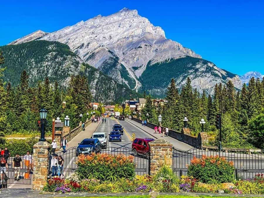 Lake Minnewanka, Lake, Louise, Johnson Lake & Banff Gondola - Lake Minnewanka opens up the scenery