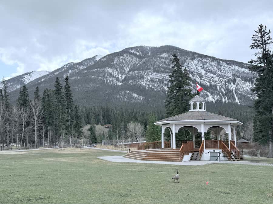 Lake Moraine Lake Louise Johnston Canyon Banff Town Day Tour - What to pack for a changeable mountain day