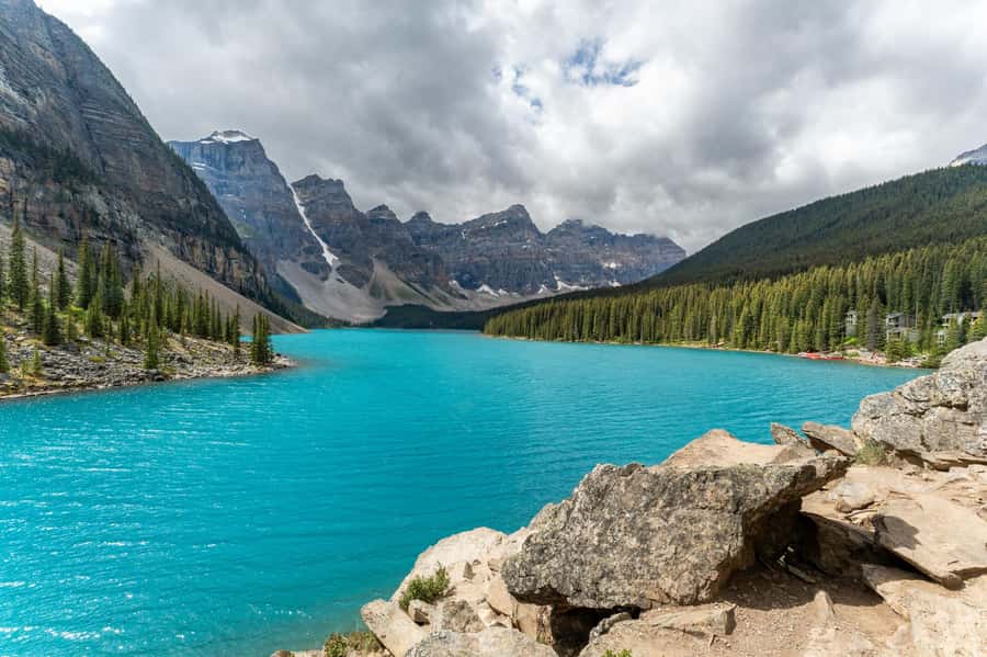 Lakes Moraine, Louise, Emerald, Johnston Canyon & Yoho Tour - Johnston Canyon requires real walking