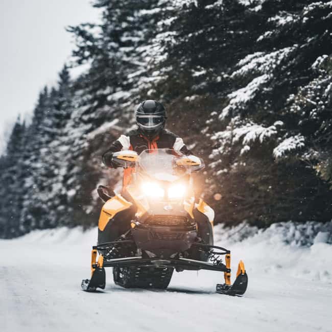 Laurentians: Snowmobile Guided Tour - Choosing two, four, or six hours