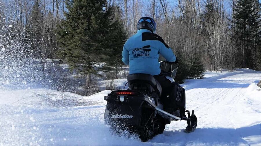 Laurentians: Snowmobile Guided Tour - Guides, safety, and the pace of the outing