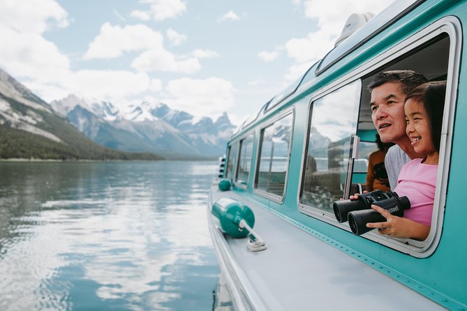 Maligne Lake Cruise - The 90-minute ride across Maligne Lake