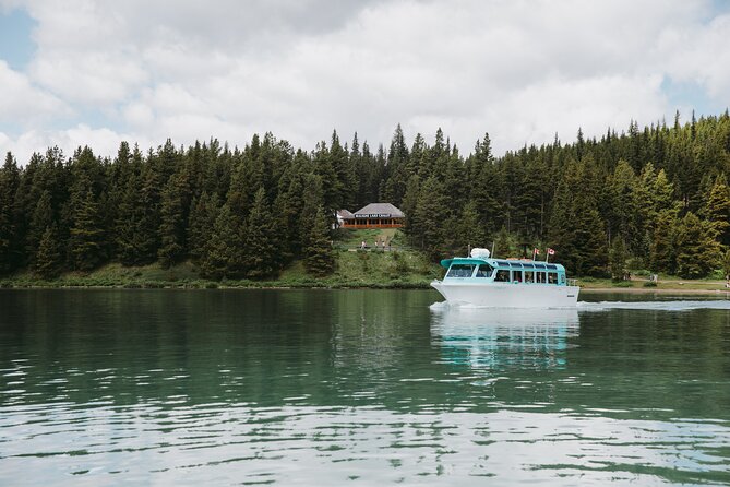 Maligne Lake Cruise - Spirit Island and the 15-minute stop
