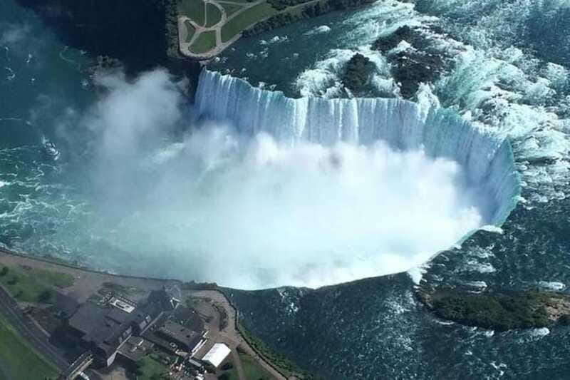 Mississauga: Niagara Falls Day Tours with Boat and Lunch - The boat cruise from May through October