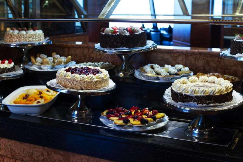 Mississauga: Niagara Falls Day Tours with Boat and Lunch - Maple syrup and fudge stops