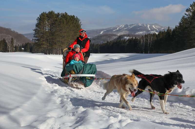 Mont-Tremblant: Guided Dogsledding Tour with Hot Chocolate - Following the valley trails toward Mont-Tremblant