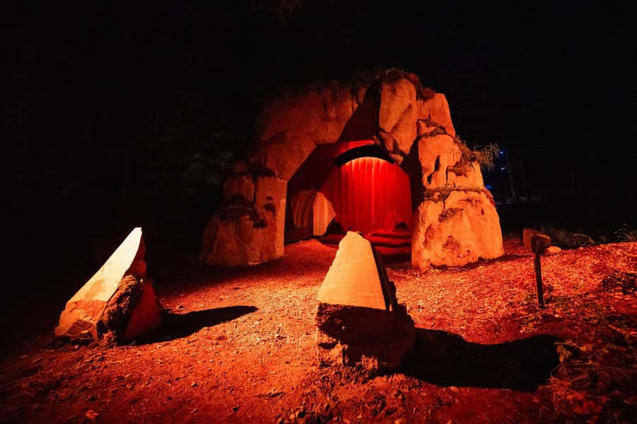 Montebello, QC: Omega Park ONIRO Immersive Experience at Night - The show works best for families