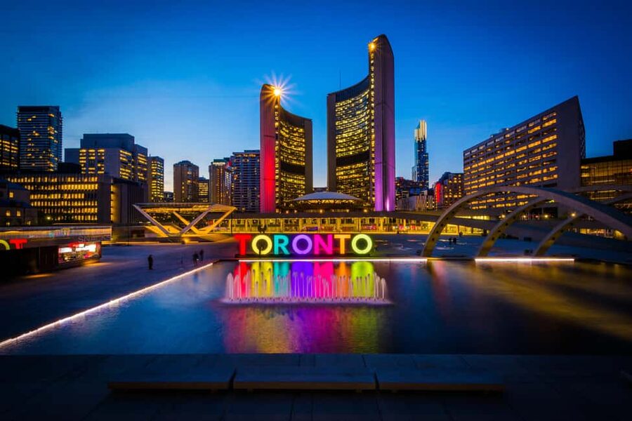 Montreal: 3-Day Toronto, Niagara Falls, Thousand Islands - Guides, language, and the human side of the trip