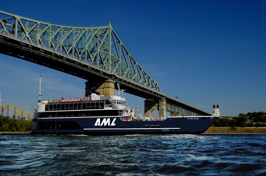 Montréal: 3 or 5-Course Dinner Cruise with DJ & Dancing - Service, seating, and the Red Carpet choice