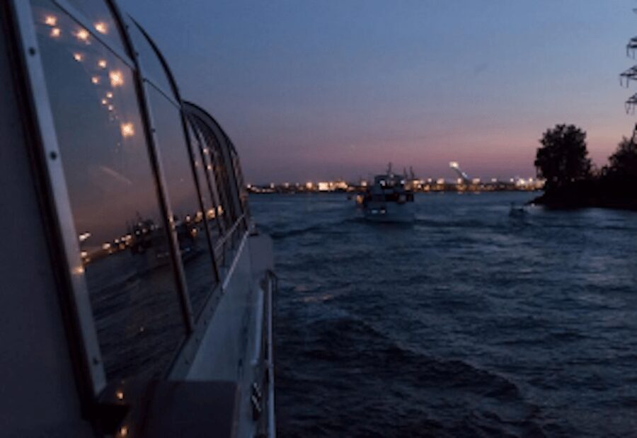 Montreal: Bateau-Mouche Cruise with A La Carte Dinner Option - The best view comes after dinner