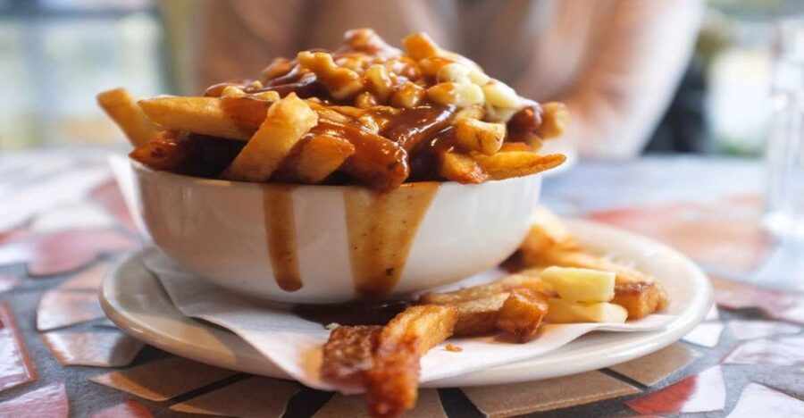Montreal: Best of Montreal Food Walking Tour with Tastings - Walking through Mile End