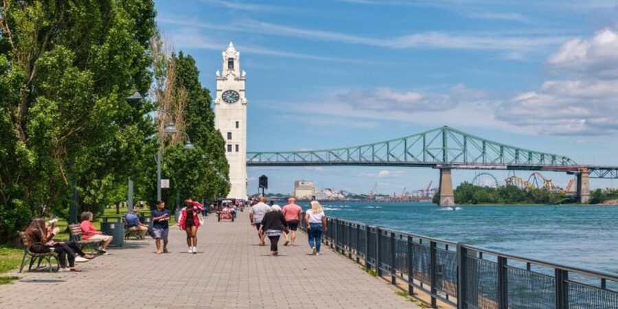 Montreal: Best of Montreal Food Walking Tour with Tastings - A pause at Jeanne-Mance Park