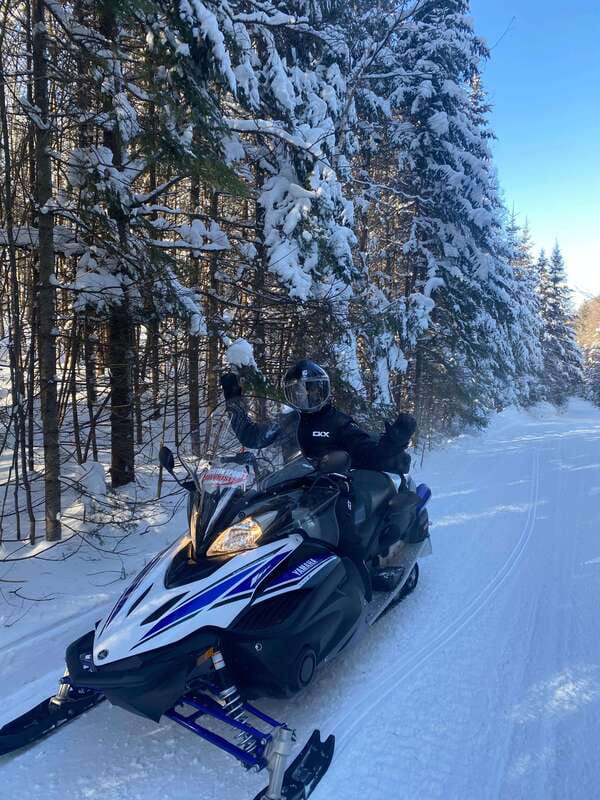 Montreal: Canadian Forest Guided Tour by Snowmobile - Wildlife, frozen water, and photo stops