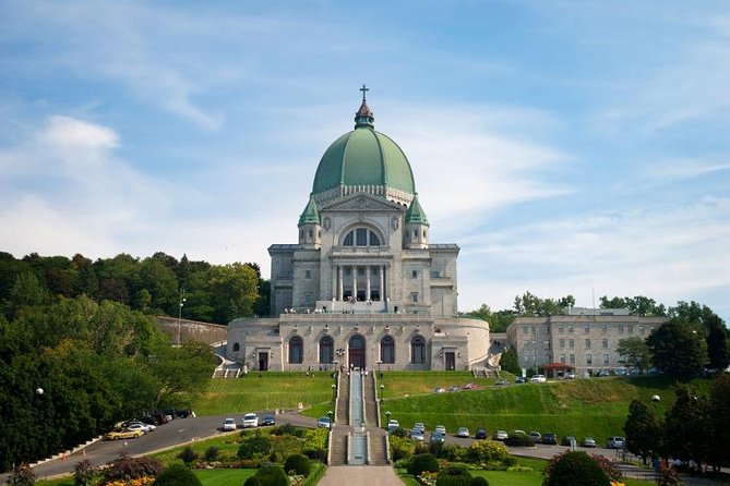 Montreal City Sightseeing Tour with Live Commentary - City Hall, Bonsecours Market, and Downtown Montreal