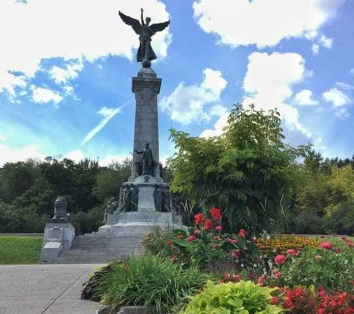 Montreal : Downtown & Underground Walking Tour with a Guide - What the private format really adds