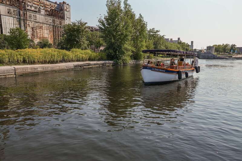 Montreal: Electric Boat Cruise with Onboard Drinks - Drinks onboard, with a few limits