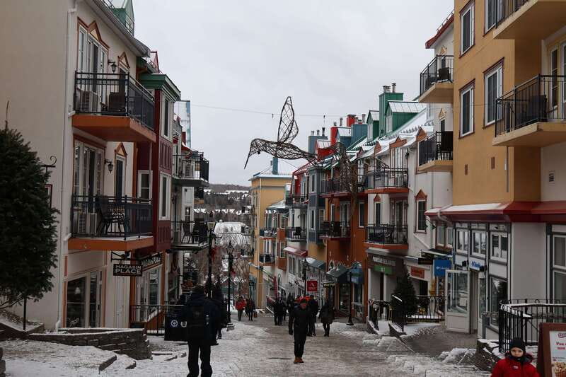 Montreal: Guided tour of the Laurentides Mont Tremblant - Leaving Montreal for the Laurentides