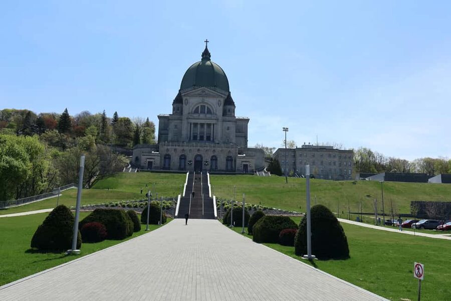 Montreal: Iconic Landmarks All-Inclusive VIP Experience - Notre-Dame Basilica and Bonsecours Market