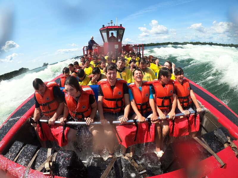 Montreal: Jet Boating on the Lachine Rapids - Choosing between a dry cruise and a soaking ride