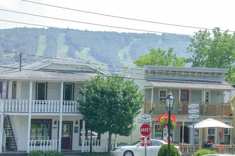 Montreal: Laurentian Mountains Day Trip - What the guides add to the long drive