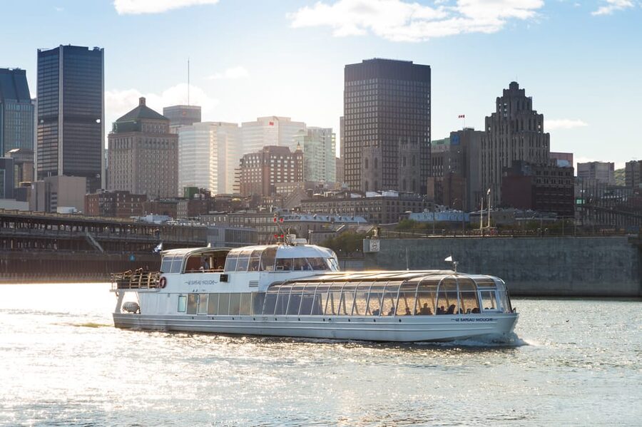 Montreal: Le Bateau-Mouche St. Lawrence Sightseeing Cruise - Drinks, snacks, and the onboard atmosphere