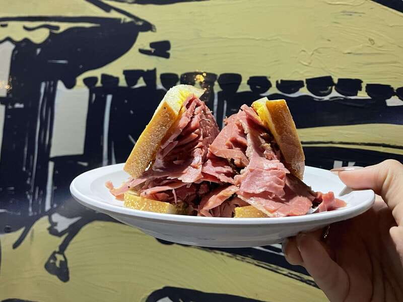 Montréal: Mile End Foodie Tour with Tasting - Key points at a glance