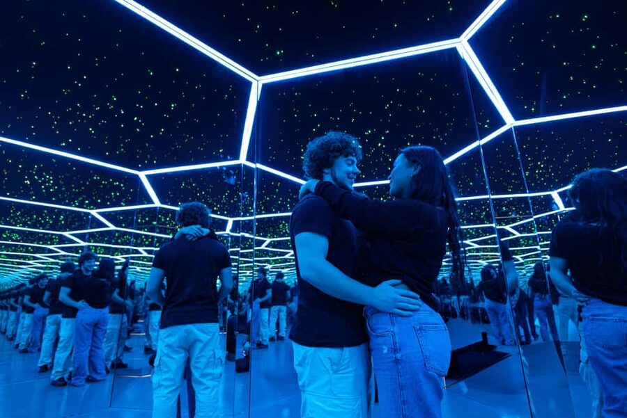 Montreal: Museum of Illusions Entry Ticket - Infinity tunnel and vortex tunnel
