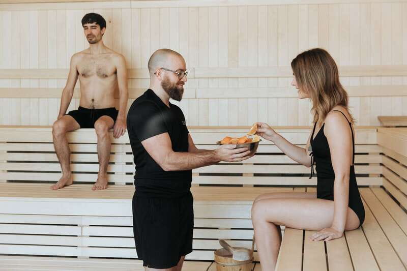 Montreal: Nordic Spa Thermal Experience - Starting with the whirlpool hot tubs
