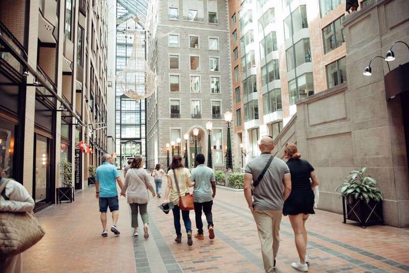Montreal: Old Montreal Food and Drink Guided Walking Tour - Choose your main dish by day
