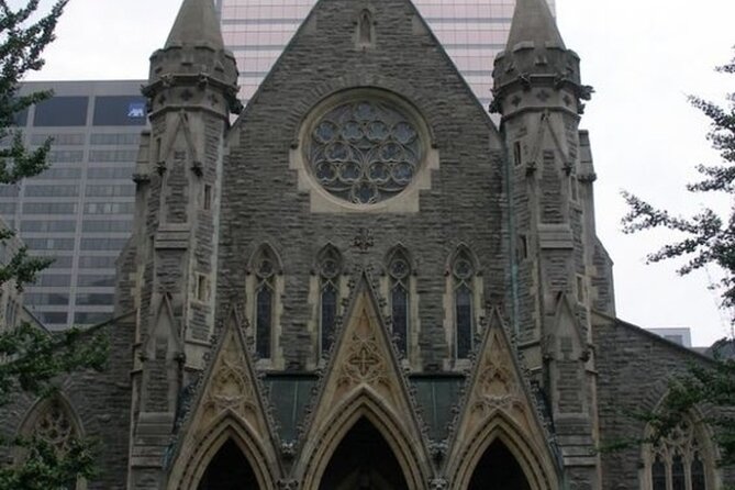 Montreal : Old Montreal Walking Tour With A Guide - What the guides add to the experience