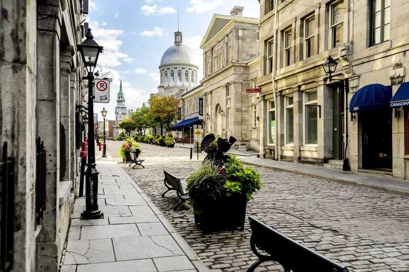 Montréal: Old Town Small Group Guided Walking Tour - Why eight people changes the experience