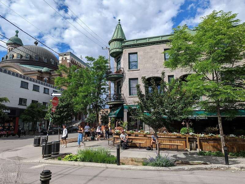 Montreal: Plateau Mont-Royal & Mile End Walking Tour - Food stops around Schwartz’s, Wilensky, and St. Viateur Bagel