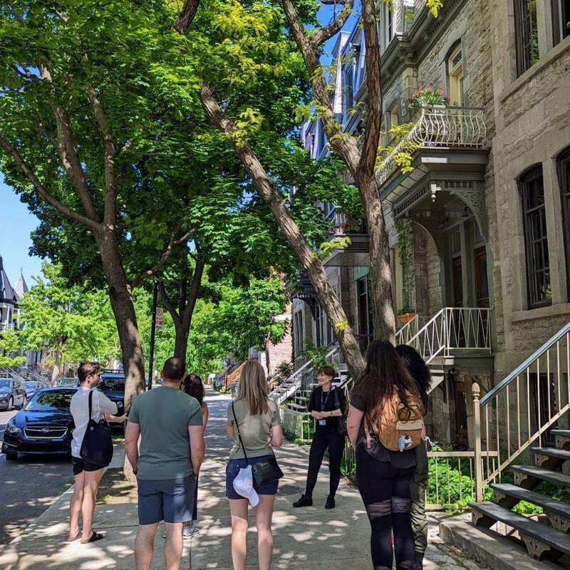Montreal: Plateau Mont-Royal & Mile End Walking Tour - What the small group changes