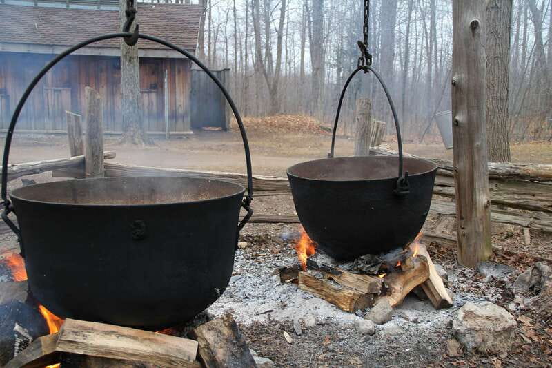 Montreal: Sugar Shack Maple Syrup Day Trip with Lunch - The best season and what to wear