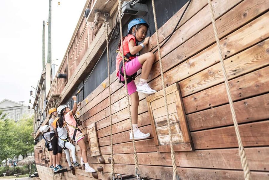 Montreal: Voiles En Voiles Aerial Park Admission Ticket - Zip lines with a city view