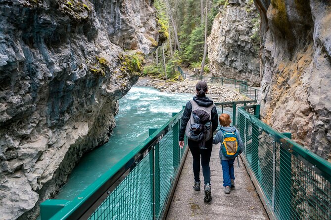 Moraine Lake, Lake Louise Johnston Canyon Banff National Park - Key points at a glance