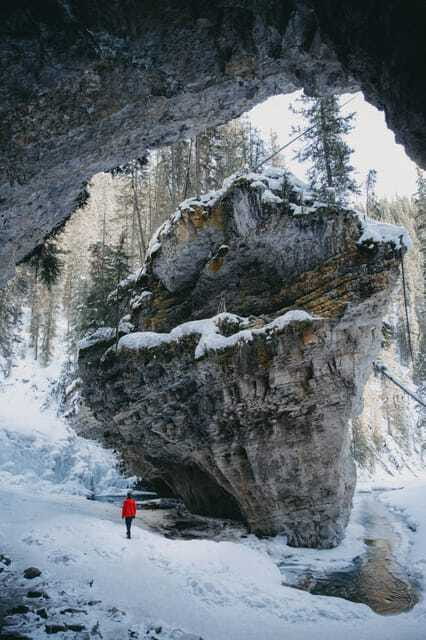 Moraine Lake Louise Emerald Johnston Canyon Banff Yoho Tour - Timing, group size, and comfort