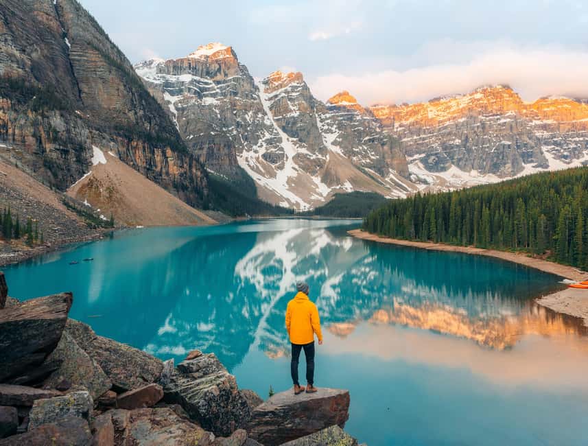 Moraine Lake Sunrise: Premium Tour from Canmore & Banff - Arriving at the Rockpile before sunrise