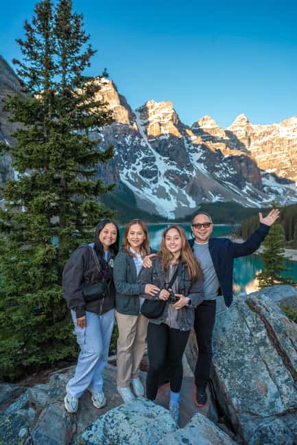 Moraine Lake Sunrise: Premium Tour from Canmore & Banff - Two hours to explore after the light changes