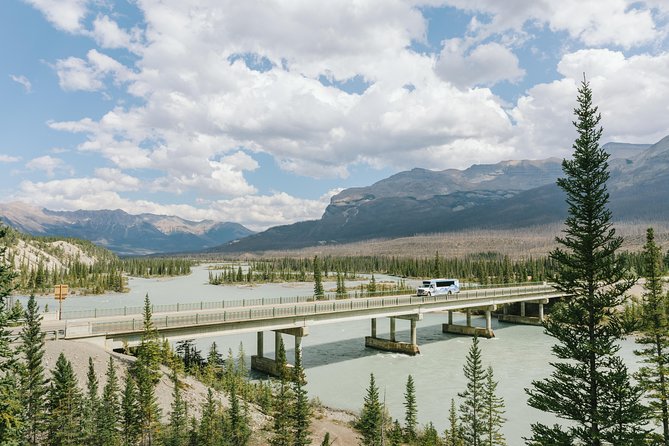 Mountain Lakes and Waterfalls - roundtrip from Banff - Moraine Lake and the Ten Peaks