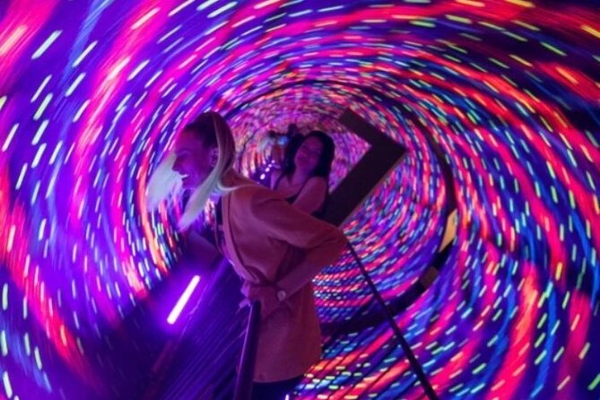 Museum of Illusions Admission in Toronto - Crowds Can Change the Experience