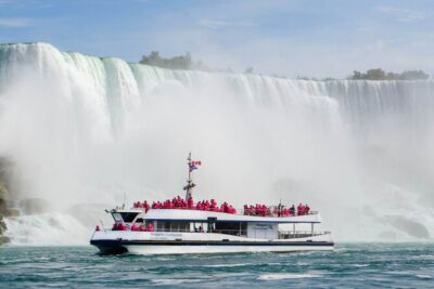 Niagara Falls Canada 3-Hour Tour w/Boat & Behind the Falls