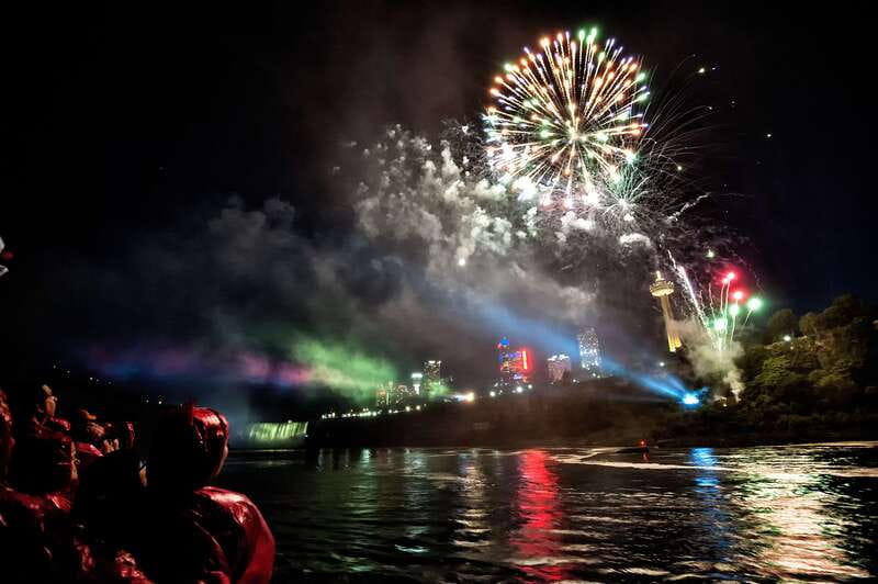 Niagara Falls, Canada: Evening Fireworks Cruise - What $35 gets you
