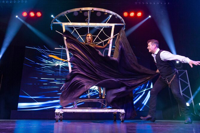 Niagara Falls, Canada: Wild Magic Show Ticket - How close should you sit?