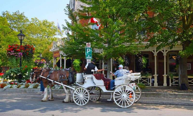 Niagara Falls: Canada with a Portuguese-speaking guide - The Niagara River road is the quiet middle of the day