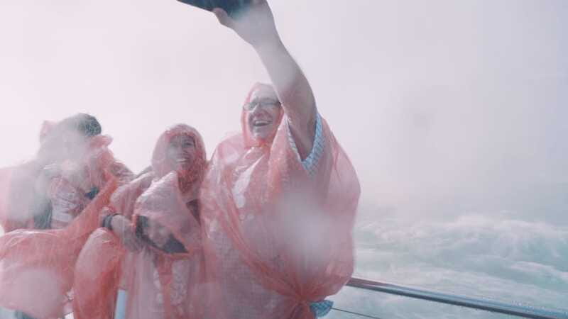 Niagara Falls: Day & Night Tour with Boat Ride and Dinner - Taking control of the falls’ nighttime lights